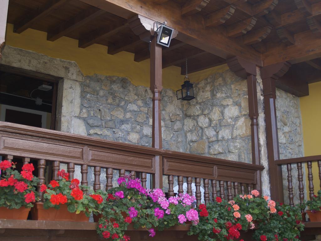 Albergue Santa Marina Buelna Exterior photo